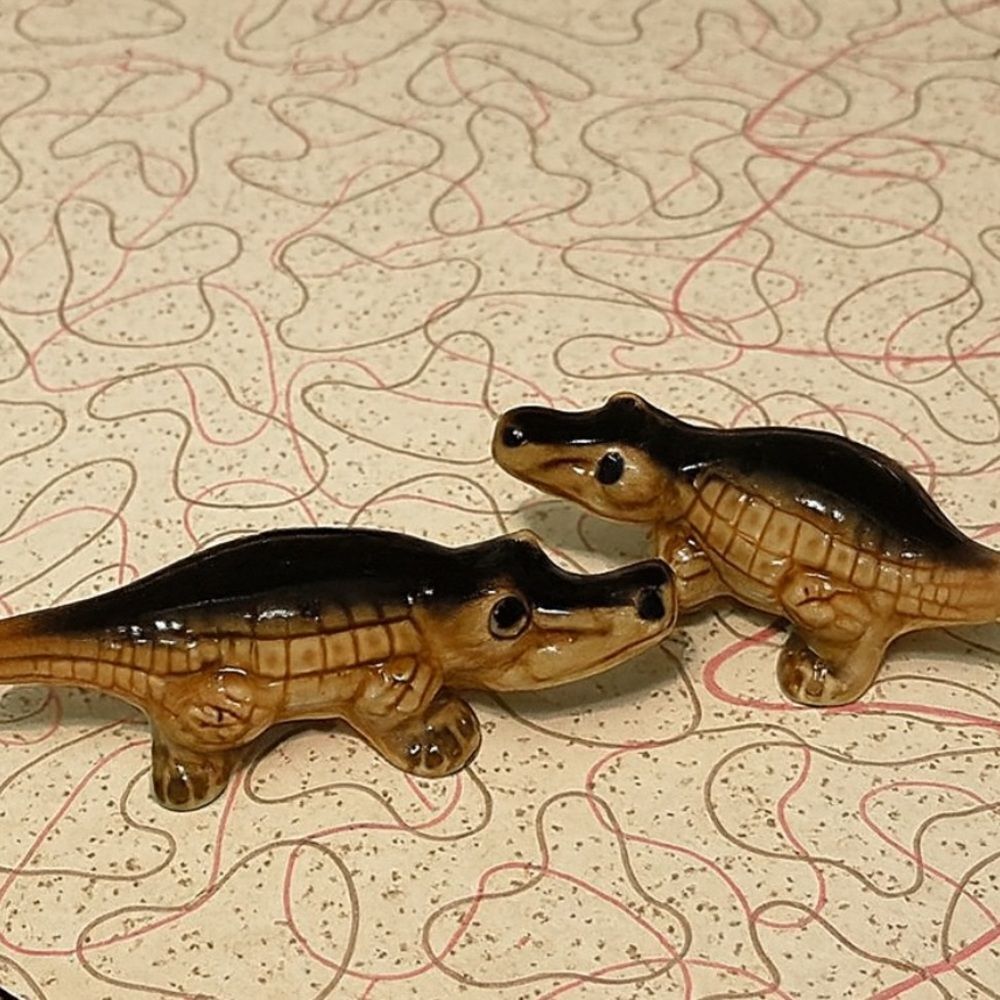 Vintage Elvin Crocodile Salt and Pepper Shakers Ceramic Hand Painted